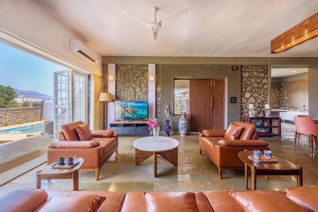 Stone Mansion By Phoenix Stays อิกัตปุรี ภายนอก รูปภาพ