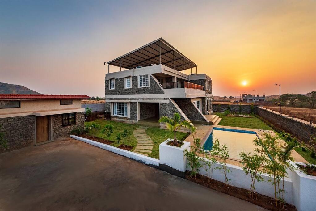 Stone Mansion By Phoenix Stays อิกัตปุรี ภายนอก รูปภาพ