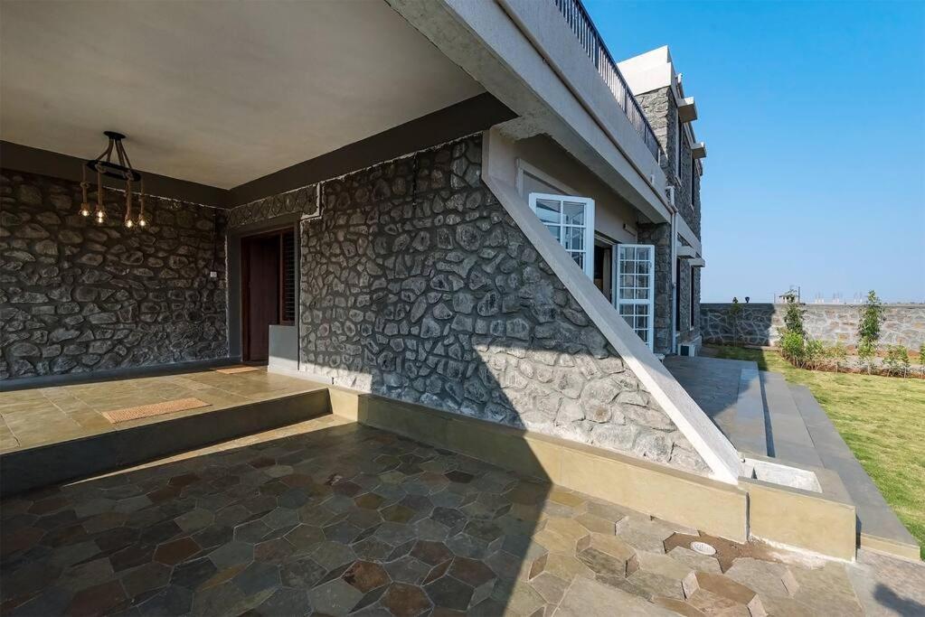 Stone Mansion By Phoenix Stays อิกัตปุรี ภายนอก รูปภาพ