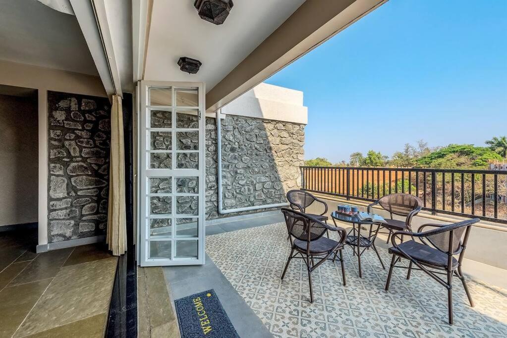 Stone Mansion By Phoenix Stays อิกัตปุรี ภายนอก รูปภาพ