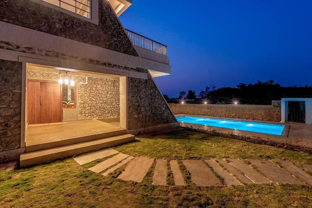 Stone Mansion By Phoenix Stays อิกัตปุรี ภายนอก รูปภาพ