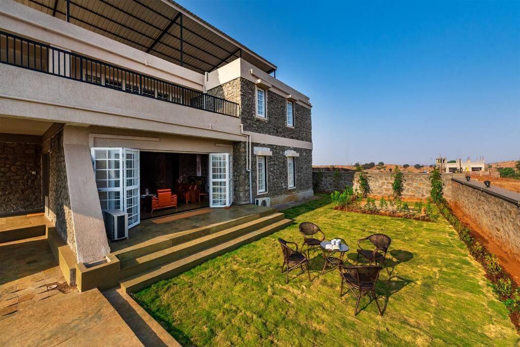 Stone Mansion By Phoenix Stays อิกัตปุรี ภายนอก รูปภาพ