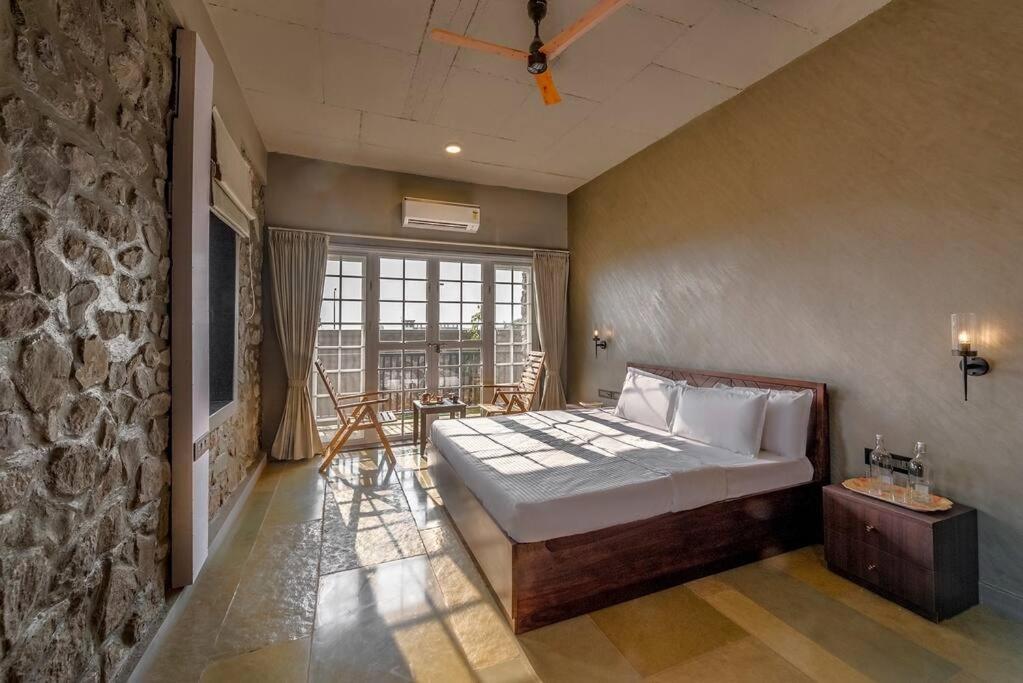 Stone Mansion By Phoenix Stays อิกัตปุรี ภายนอก รูปภาพ