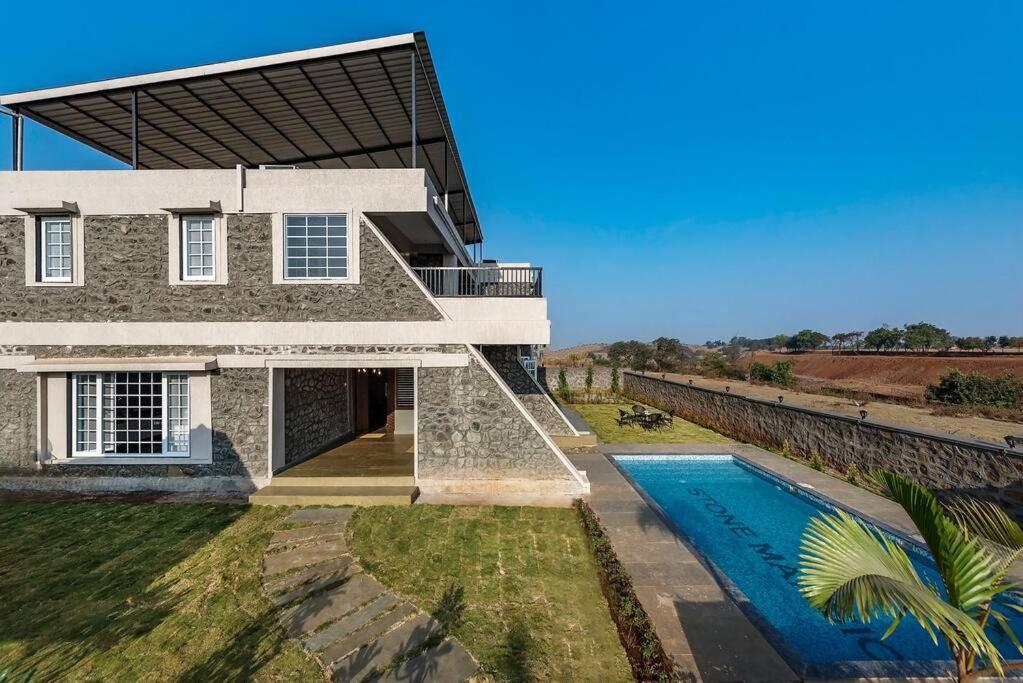 Stone Mansion By Phoenix Stays อิกัตปุรี ภายนอก รูปภาพ