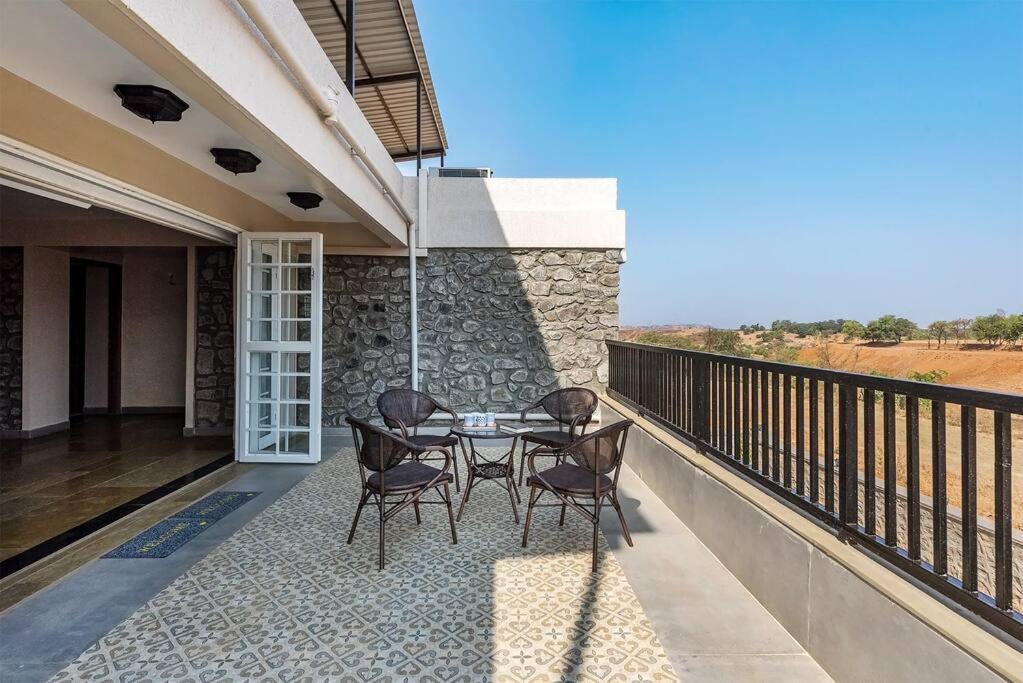 Stone Mansion By Phoenix Stays อิกัตปุรี ภายนอก รูปภาพ