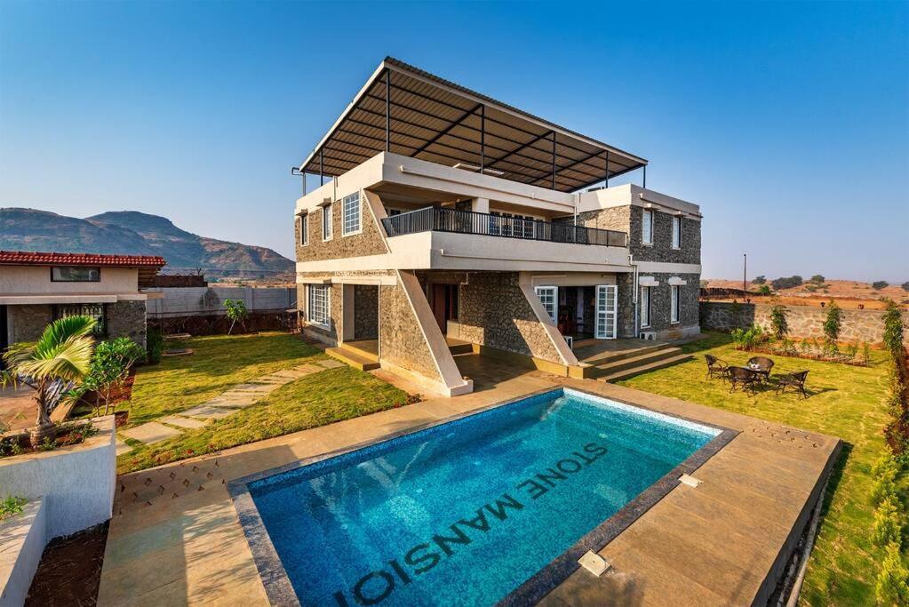 Stone Mansion By Phoenix Stays อิกัตปุรี ภายนอก รูปภาพ