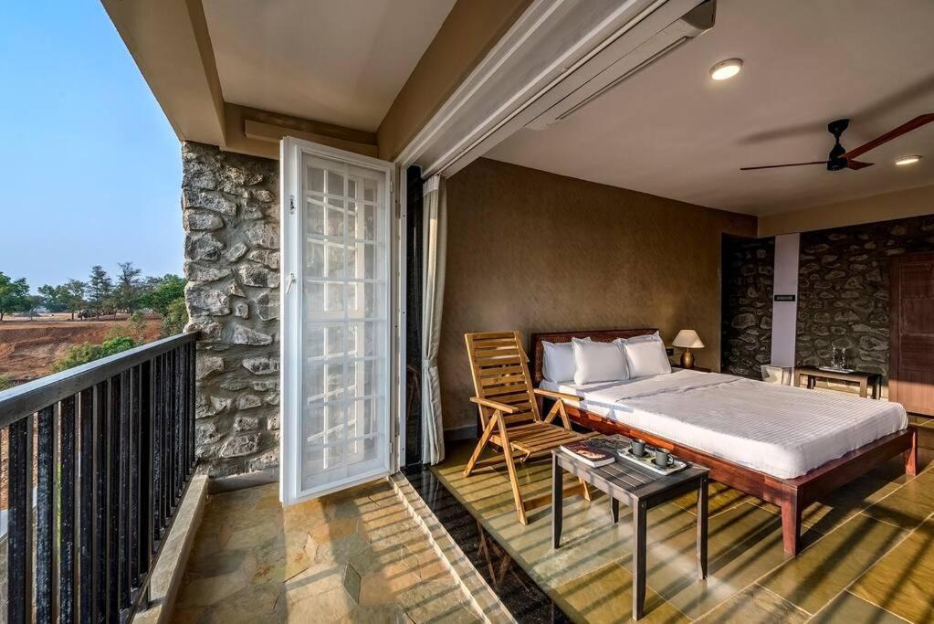 Stone Mansion By Phoenix Stays อิกัตปุรี ภายนอก รูปภาพ