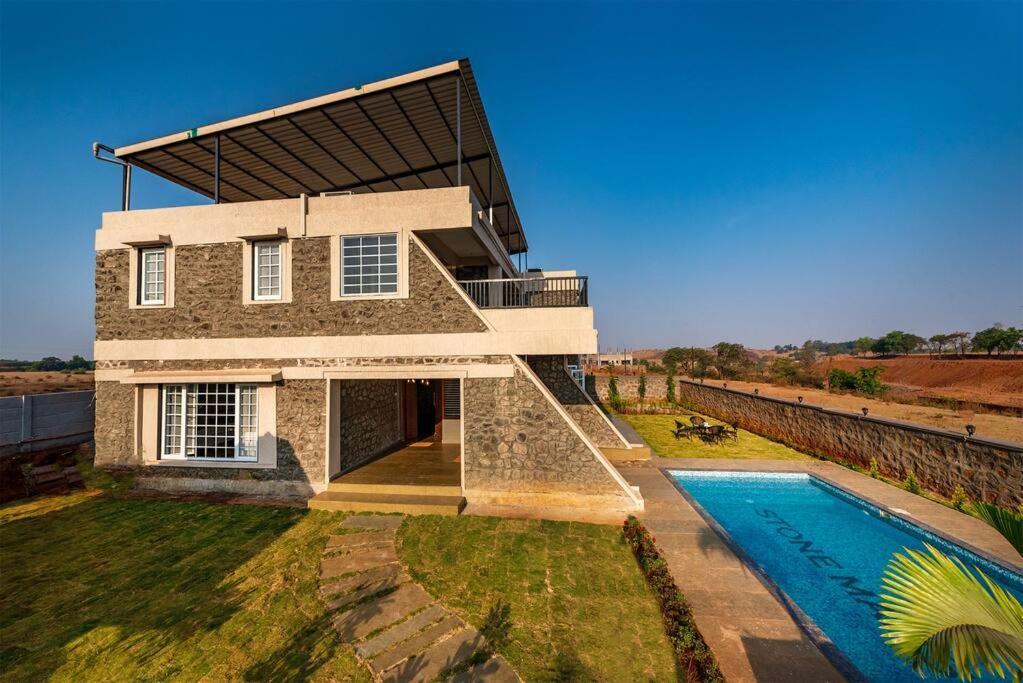 Stone Mansion By Phoenix Stays อิกัตปุรี ภายนอก รูปภาพ