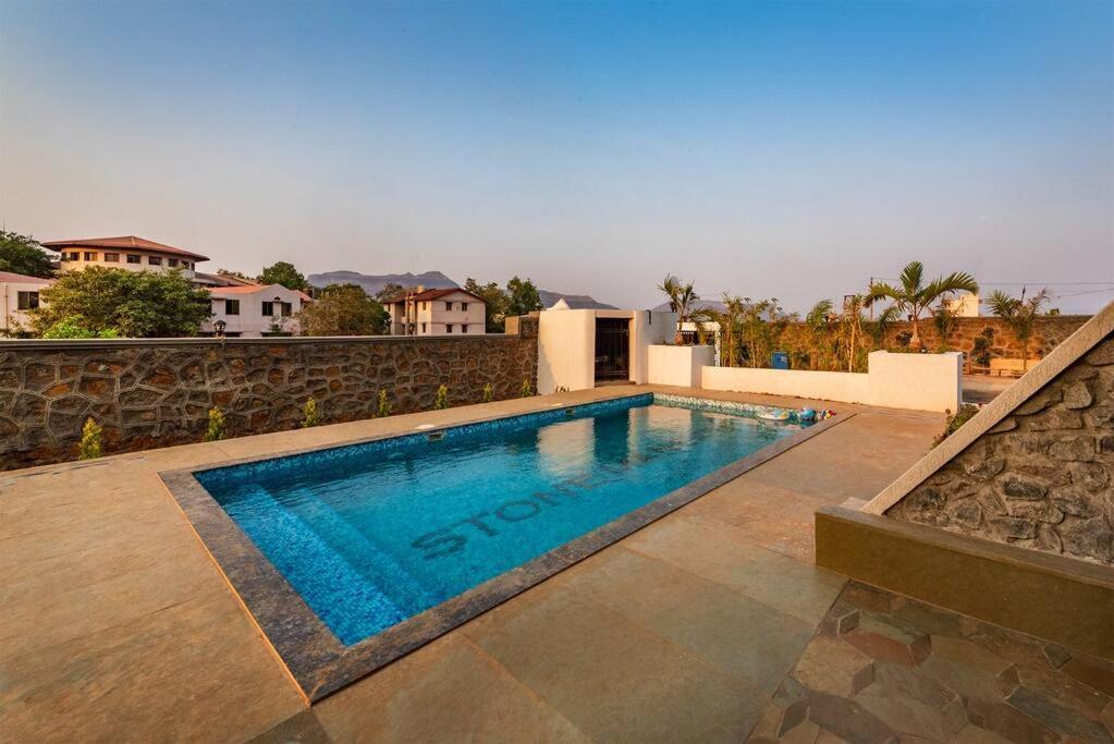 Stone Mansion By Phoenix Stays อิกัตปุรี ภายนอก รูปภาพ