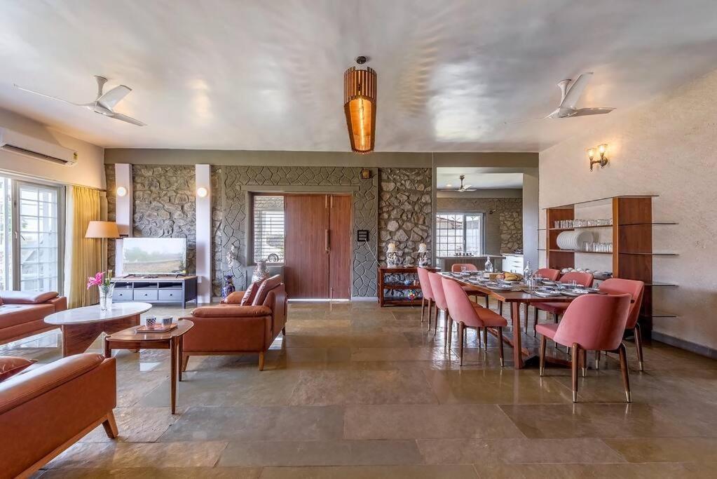 Stone Mansion By Phoenix Stays อิกัตปุรี ภายนอก รูปภาพ