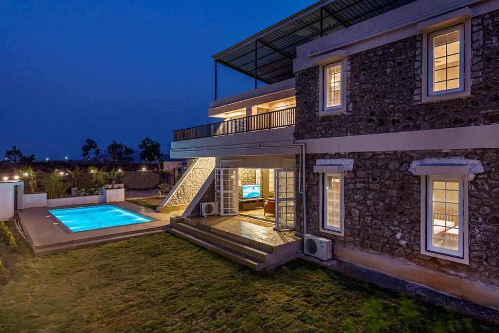 Stone Mansion By Phoenix Stays อิกัตปุรี ภายนอก รูปภาพ
