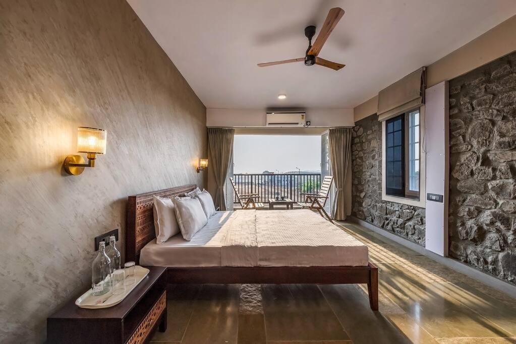 Stone Mansion By Phoenix Stays อิกัตปุรี ภายนอก รูปภาพ