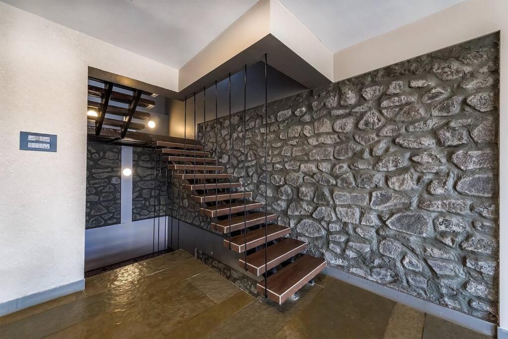 Stone Mansion By Phoenix Stays อิกัตปุรี ภายนอก รูปภาพ
