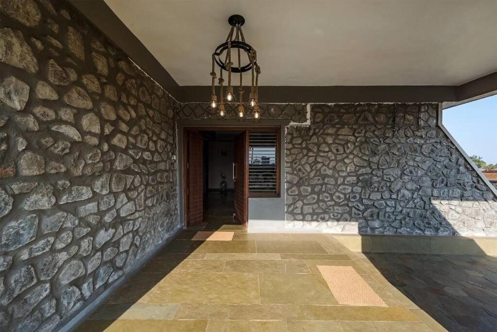 Stone Mansion By Phoenix Stays อิกัตปุรี ภายนอก รูปภาพ